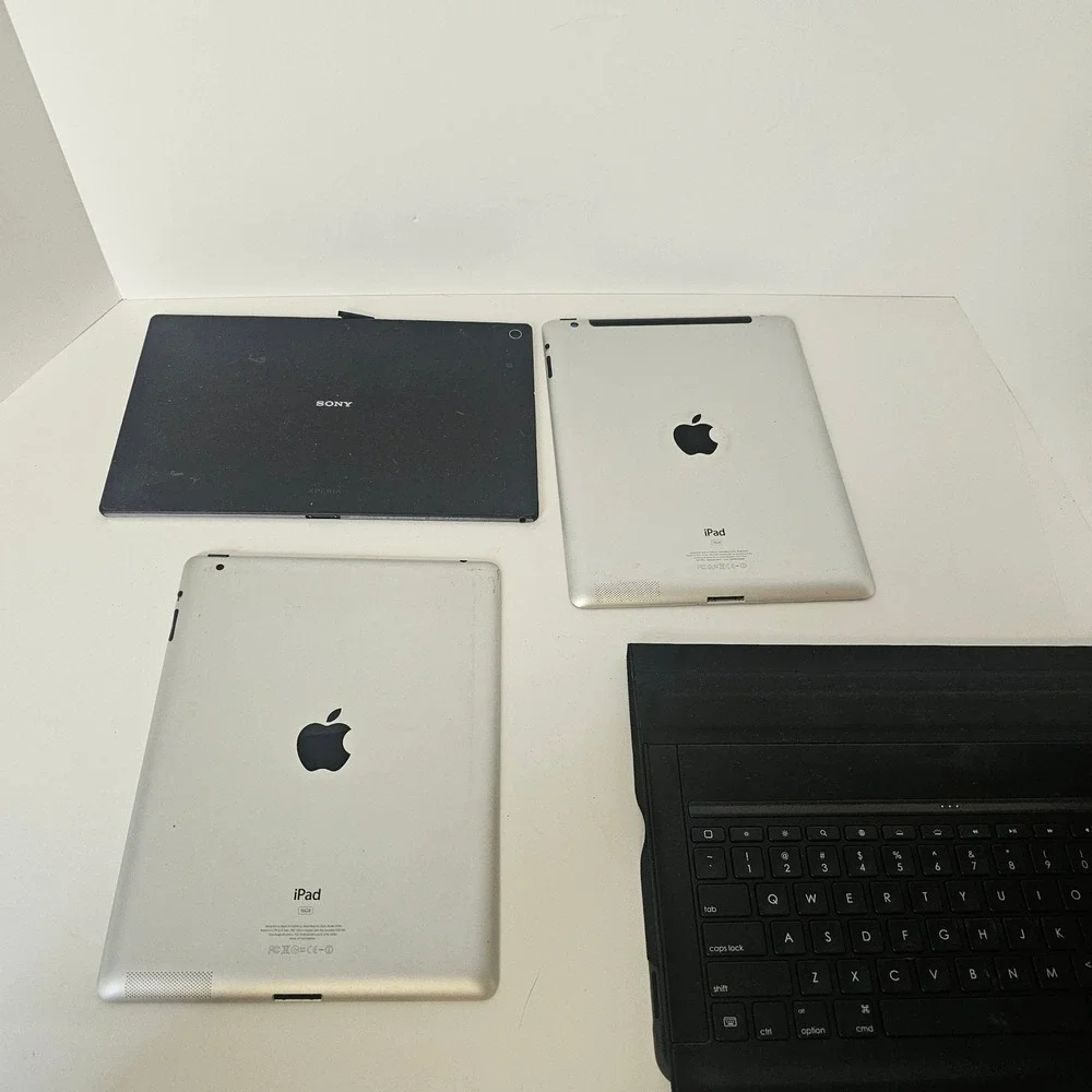 Lot Apple iPad 2 A1395 iPad 3 A1403 16GB Sony Xperia Keyboard Parts Only